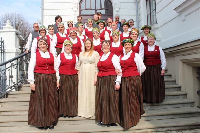 Cīravas koris skatē